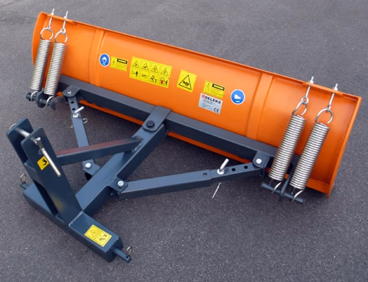 Deleks LNS-210-C Schneeschild, Draufsicht auf Dreipunktbock und mechanische Seitenverstellung